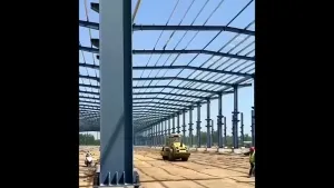 Obra de instalación de estructuras de acero