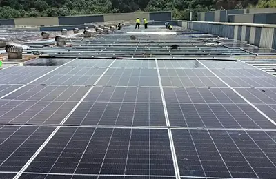 Láminas para techo con fijación oculta para sistema BIPV