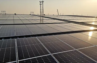 Panel metálico para techo preparado para sistema solar