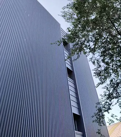 Paneles metálicos tipo muro